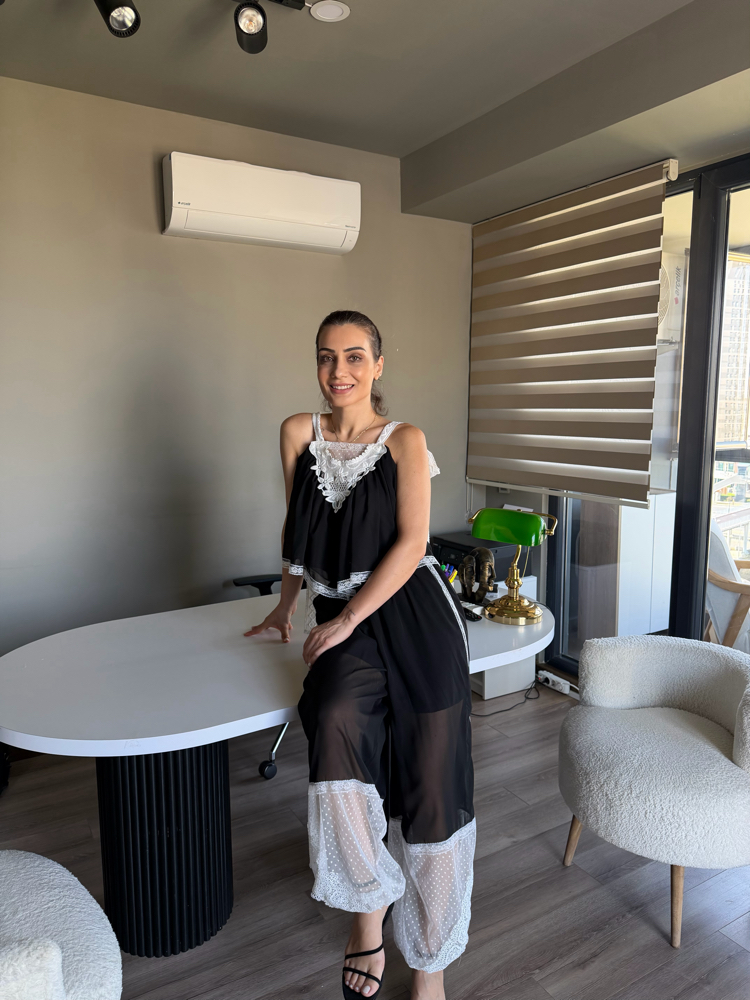 Dantel Detaylı Bluz Şalvar Pantolon Takım