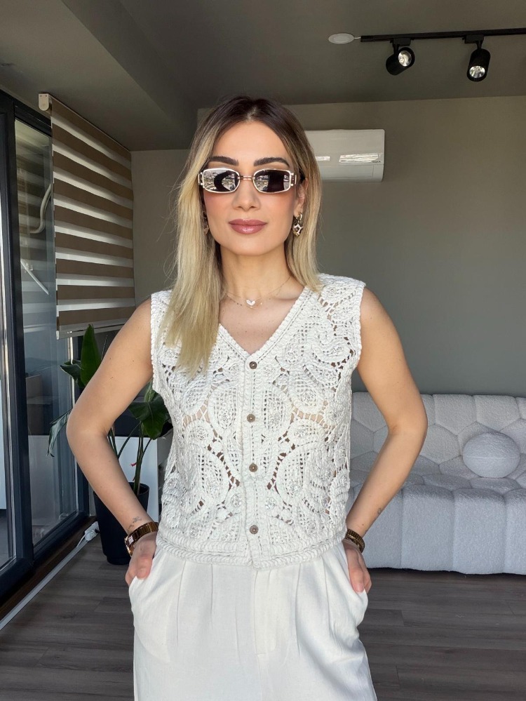 Pul Detaylı Arkası Örme Yelek