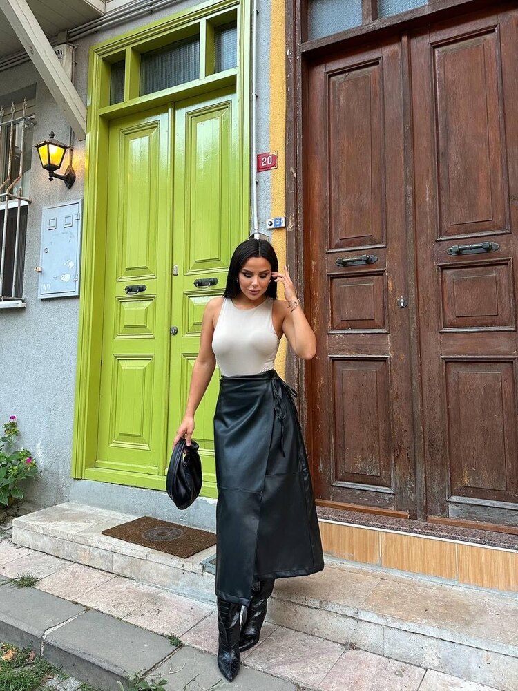 Deri yan bağcıklı etek siyah 