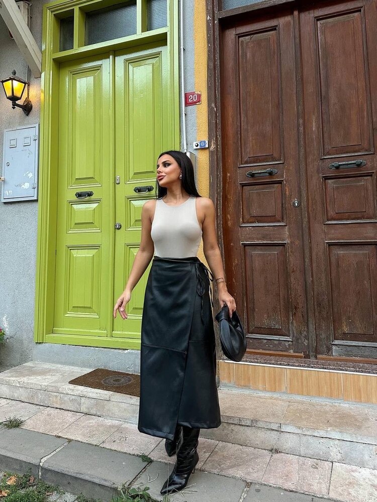 Deri yan bağcıklı etek siyah 