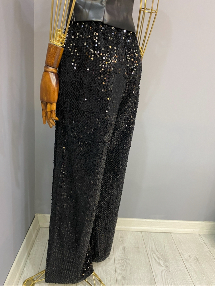 Beli lastik detaylı pullu siyah pantolon