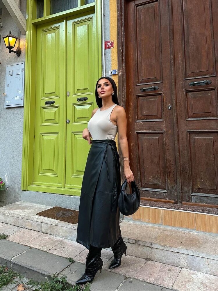 Deri yan bağcıklı etek siyah 
