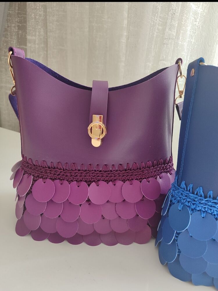 Pul Detaylı Astarlı Omuz Çantası