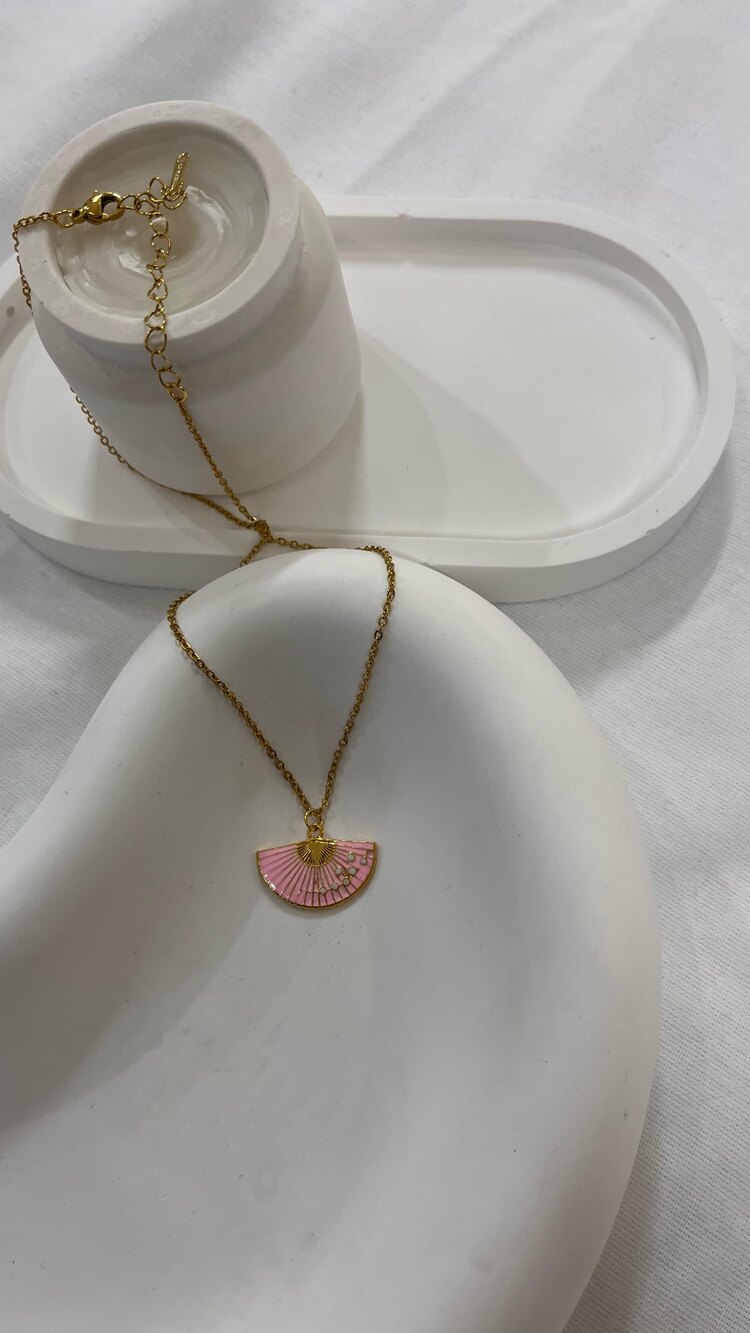 Pembe yelpaze kolye 