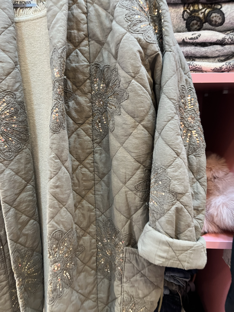 Park Moda çiçek pul aplikeli kapitone ceket
