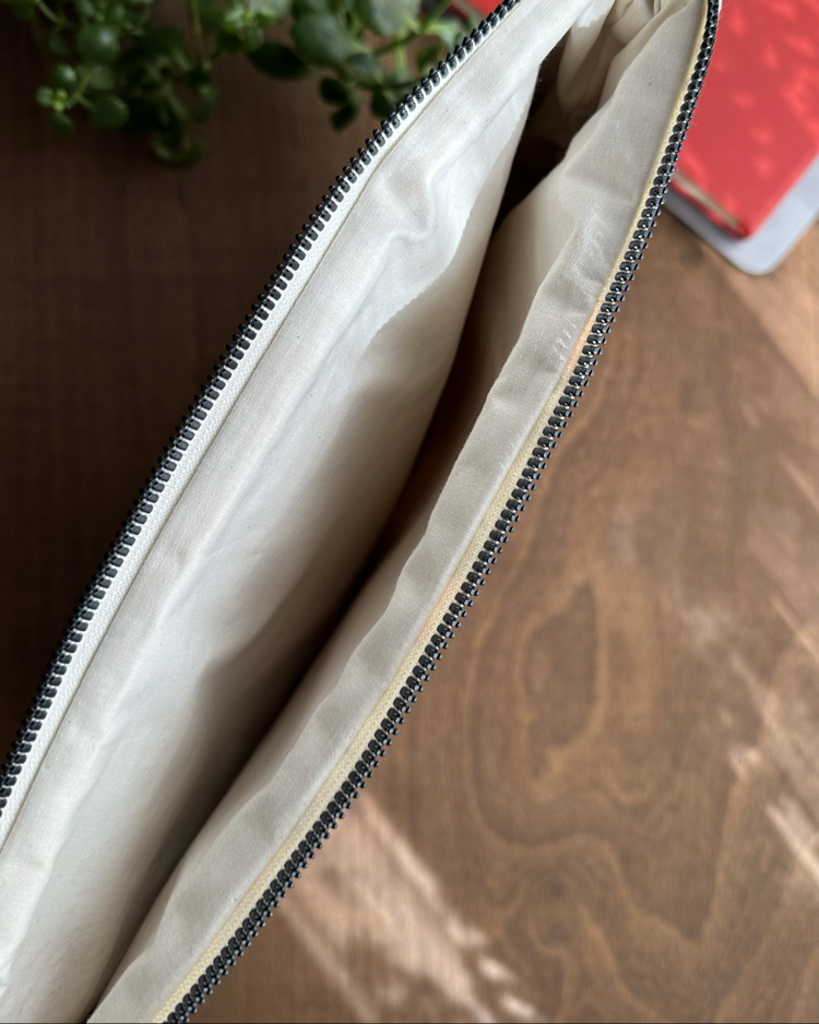 Özel Tasarım El Yapımı Süngerli Laptop & Kitap Çantası – 35x27 cm