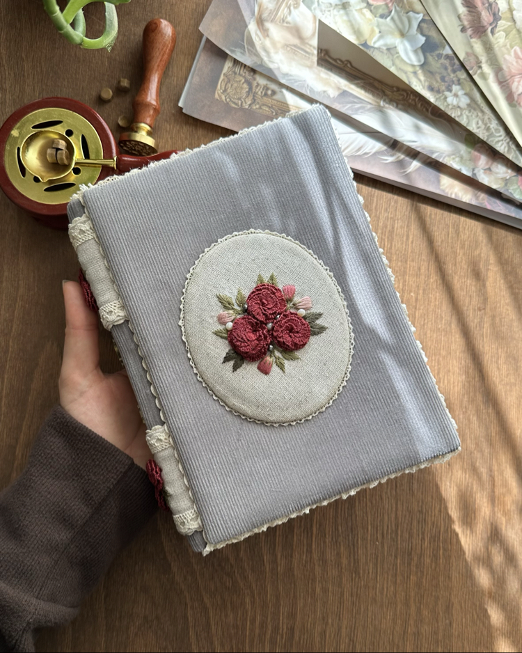 El Yapımı Vintage Nakışlı Defter – A5 / 100gr / 384 Sayfa – Çizgili 