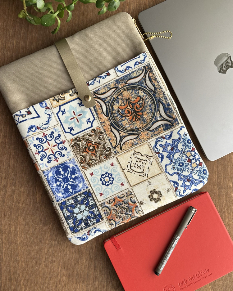 Özel Tasarım El Yapımı Süngerli Laptop & Kitap Çantası – 35x27 cm