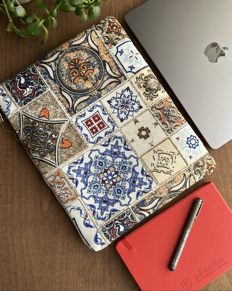 Özel Tasarım El Yapımı Süngerli Laptop & Kitap Çantası – 35x27 cm