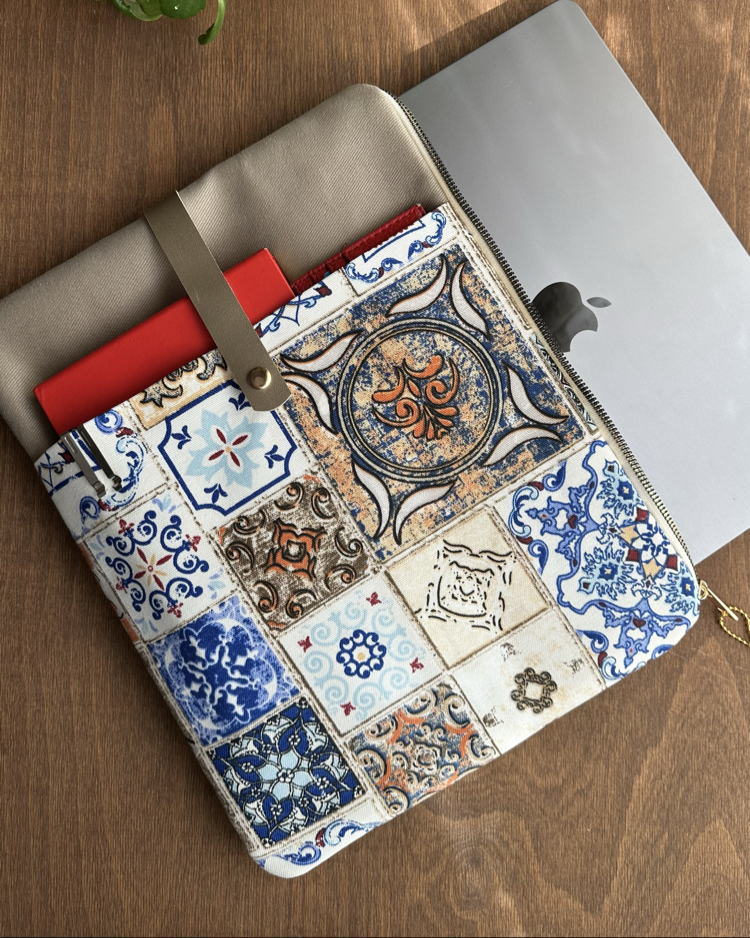 Özel Tasarım El Yapımı Süngerli Laptop & Kitap Çantası – 35x27 cm