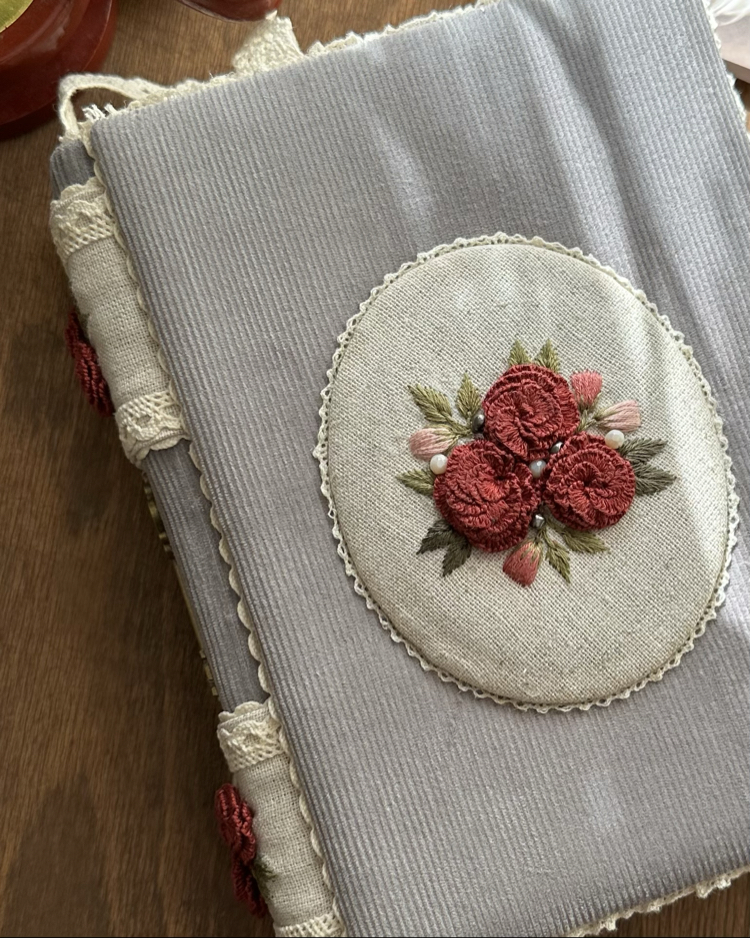 El Yapımı Vintage Nakışlı Defter – A5 / 100gr / 384 Sayfa – Çizgili 