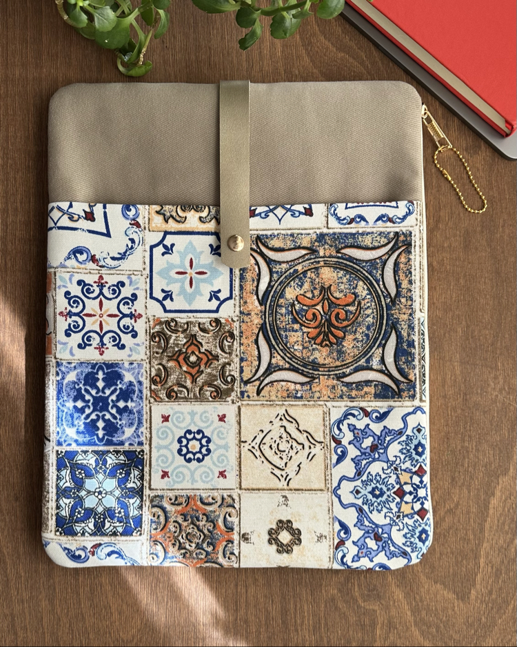 Özel Tasarım El Yapımı Süngerli Laptop & Kitap Çantası – 35x27 cm