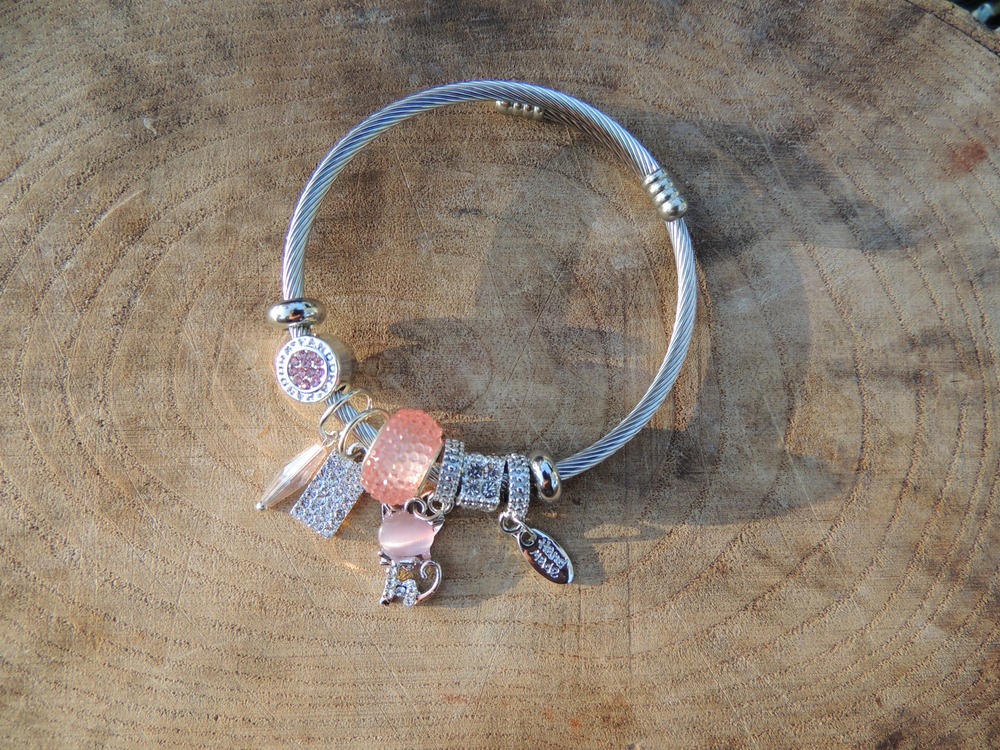 Charm bileklik 