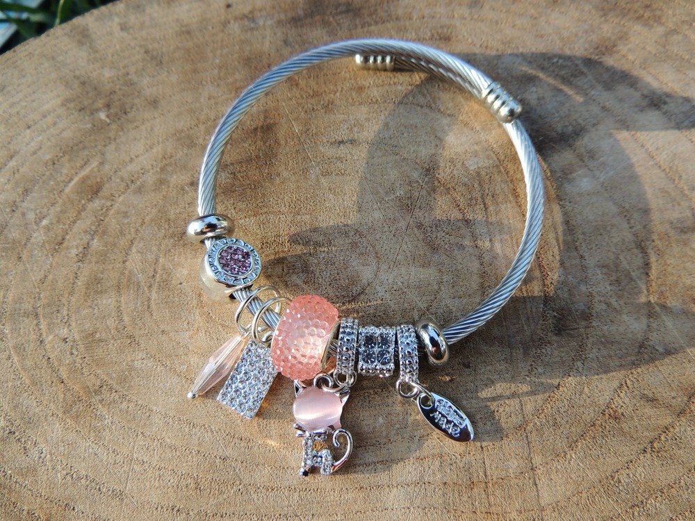 Charm bileklik 