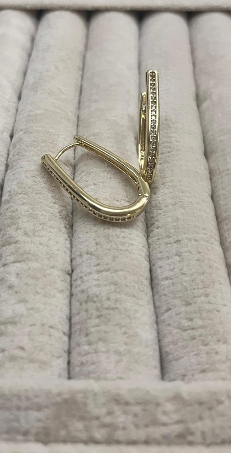 Zirkon Taşlı Oval Küpe