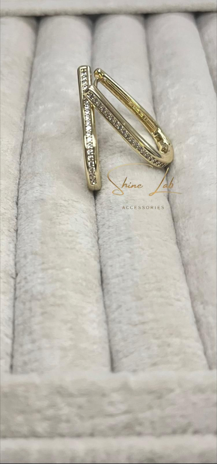 Zirkon Taşlı Oval Küpe