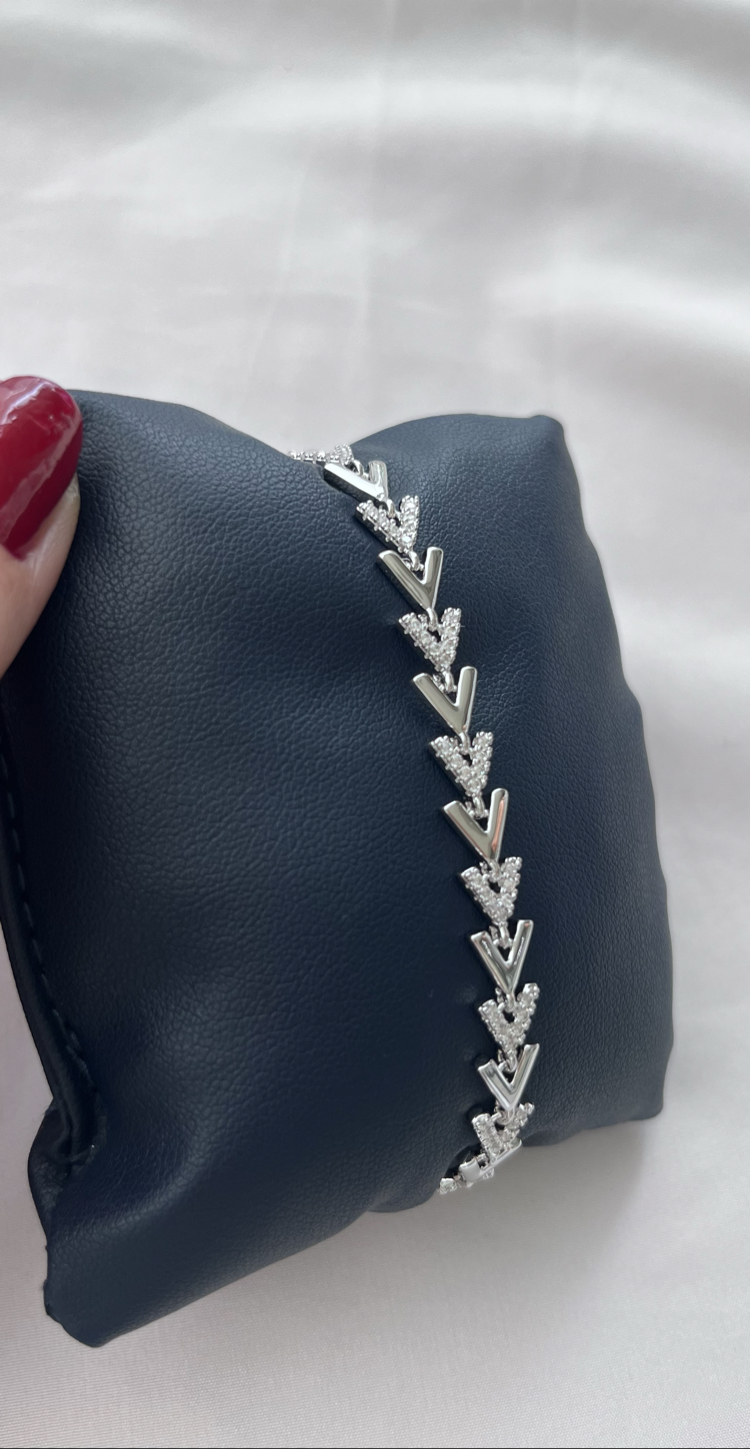 Zirkon Taşlı V Model Bileklik 