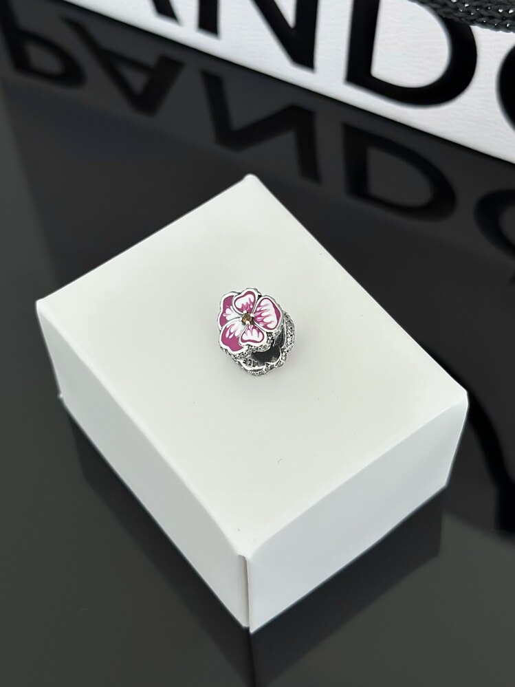 Pembe Menekşe Charm