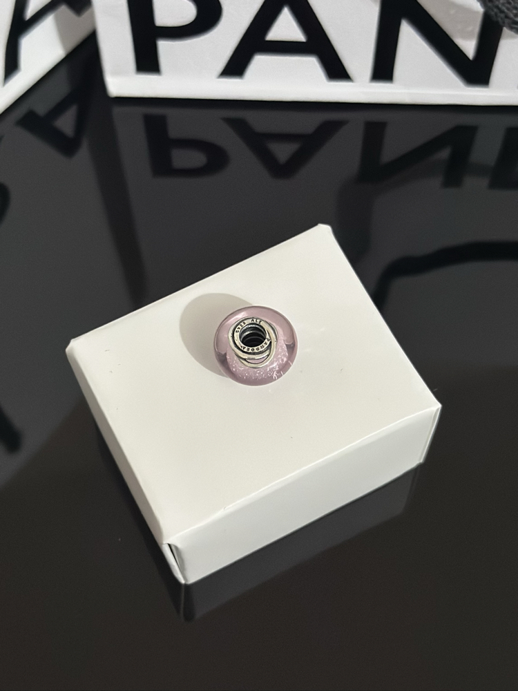 Etrafı Çevrili Pembe Murano Cam Charm