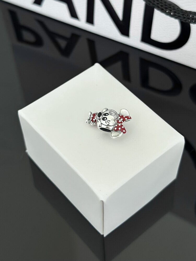 Disney, Puantiye Fiyonklu ve Elbiseli Minnie Charm