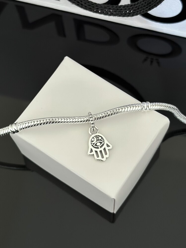 Koruyucu Fatma Eli Sallantılı Charm