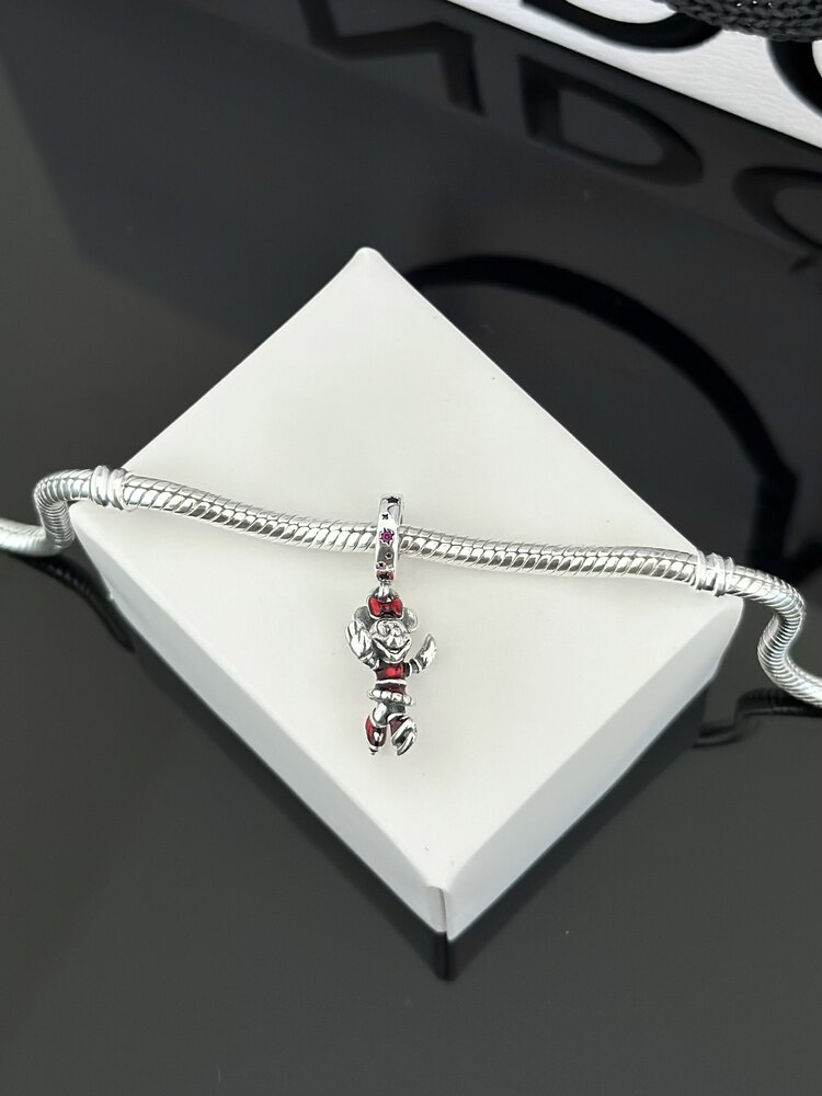 Minnie Mouse Buz Pateni Sallantılı Charm