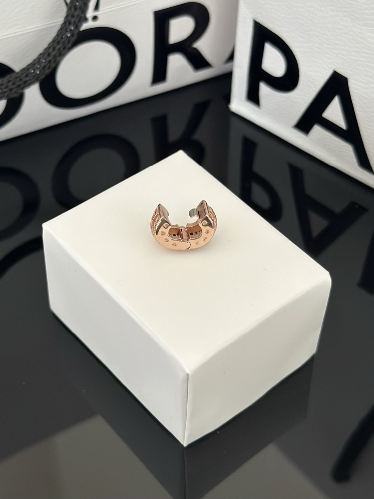 Rose Gold Işıltılı Pavé Çizgiler ve Logolu Klips