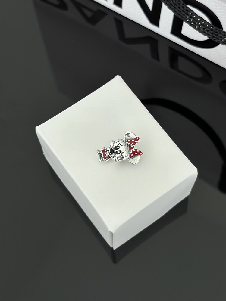 Disney, Puantiye Fiyonklu ve Elbiseli Minnie Charm