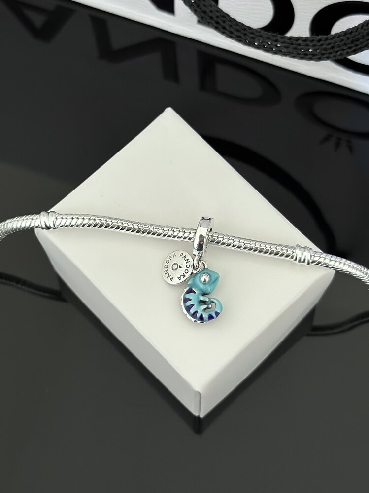 Renk Değiştiren Bukalemun Sallantılı Charm
