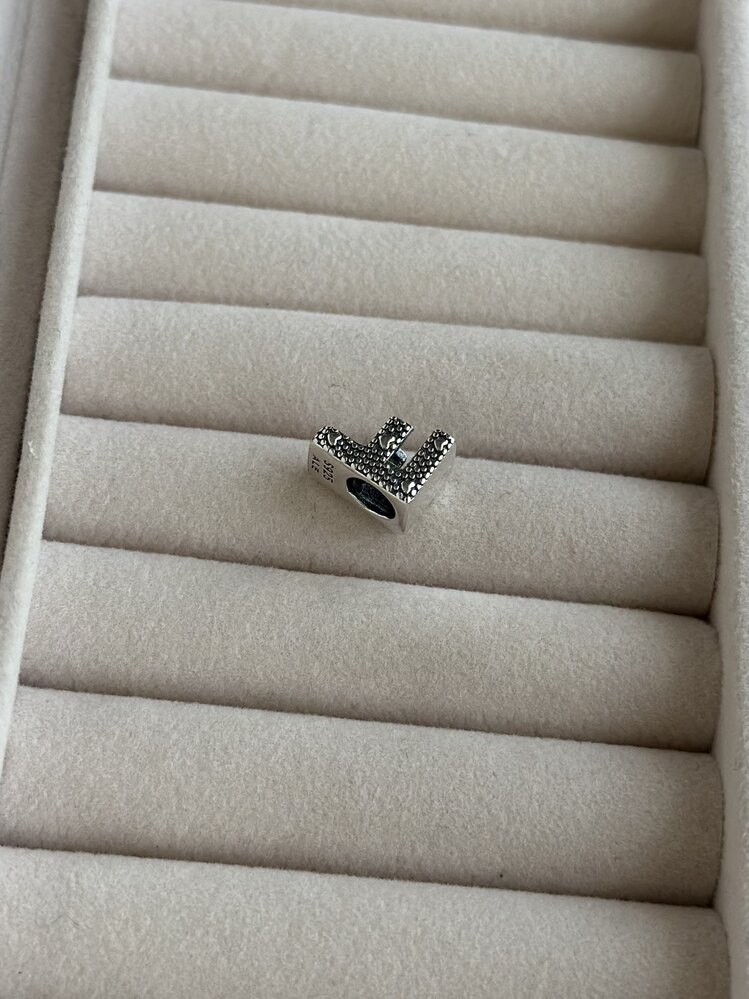 F Harf Charm