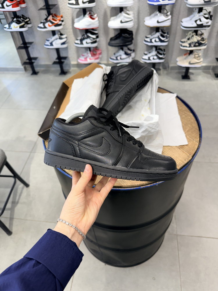 NİKE JORDAN 1 LOW