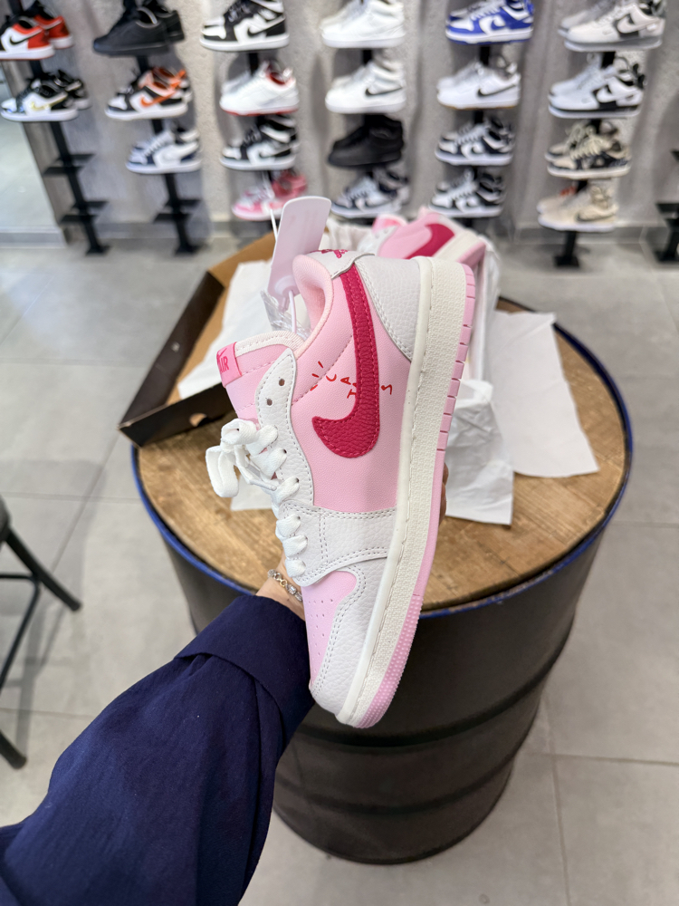 NİKE JORDAN 1 LOW