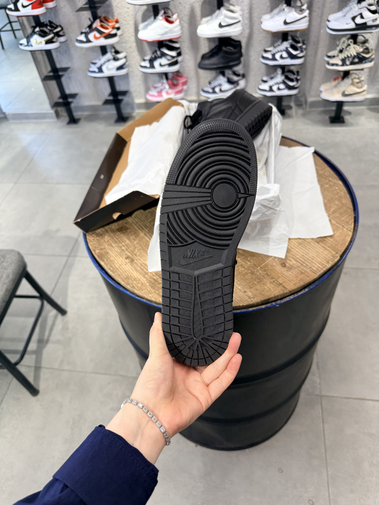 NİKE JORDAN 1 LOW
