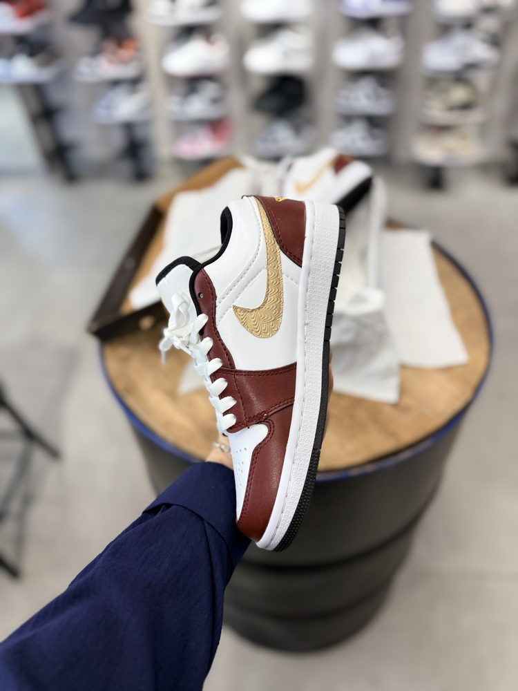 NİKE JORDAN 1 LOW