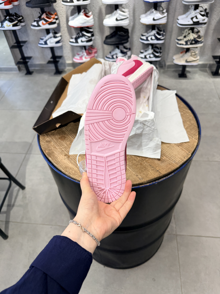 NİKE JORDAN 1 LOW