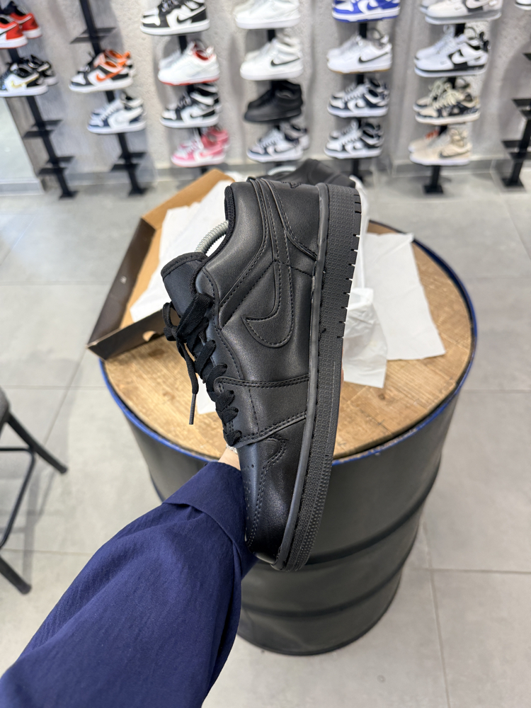 NİKE JORDAN 1 LOW