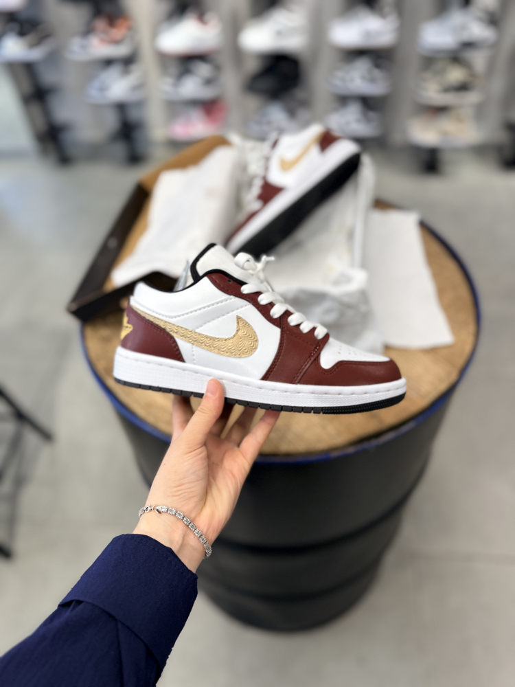 NİKE JORDAN 1 LOW