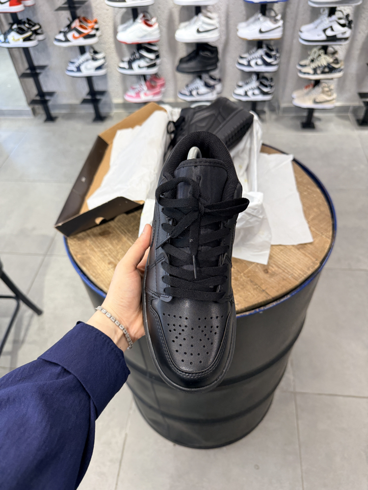 NİKE JORDAN 1 LOW
