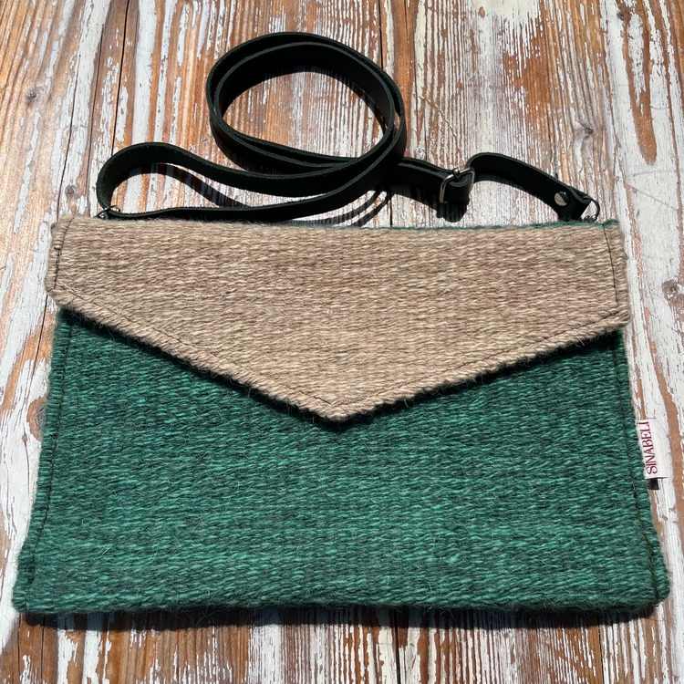 Diğer renkleri görmek için tıklayın. Zarf el dokuma yün çanta (Hand-woven Wool Handbag)