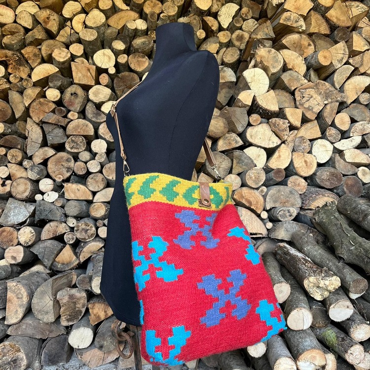 Elde Yün Dokuma Çanta Büyük Kelebek (Hand-woven Wool Handbag)