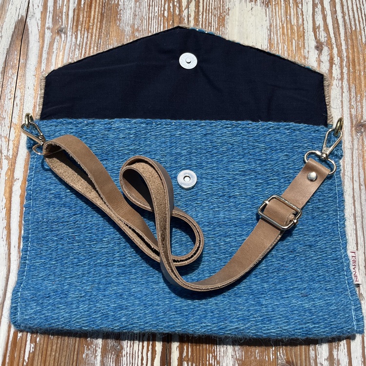 Diğer renkleri görmek için tıklayın. Zarf el dokuma yün çanta (Hand-woven Wool Handbag)