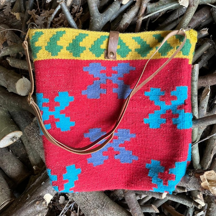 Elde Yün Dokuma Çanta Büyük Kelebek (Hand-woven Wool Handbag)