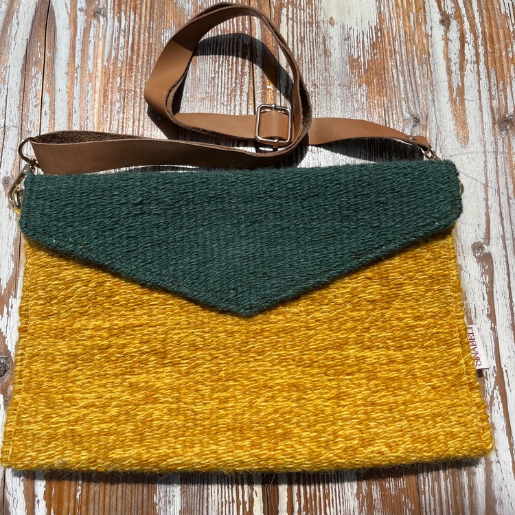 Diğer renkleri görmek için tıklayın. Zarf el dokuma yün çanta (Hand-woven Wool Handbag)