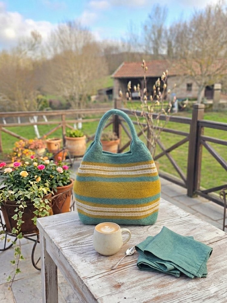 Diğer renkleri görmek için tıklayın. İlkay el dokuma yün çanta- Handwoven wool bag