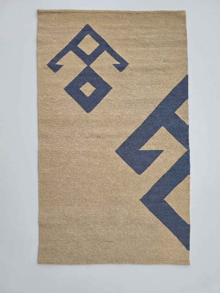Eli Belinde El Dokuma Yün Kilim (Hand-on-hips Hand-woven Wool Kilim Rug)