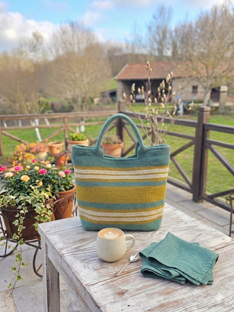 Diğer renkleri görmek için tıklayın. İlkay el dokuma yün çanta- Handwoven wool bag