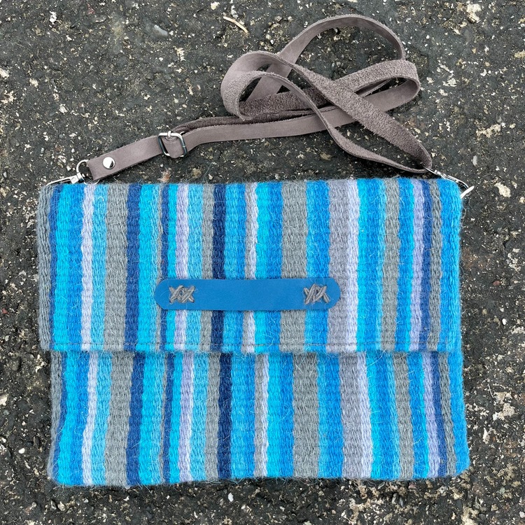 Diğer renkleri görmek için tıklayın. Ezra elde Yün Dokuma Çanta (Hand-woven Wool Handbag)