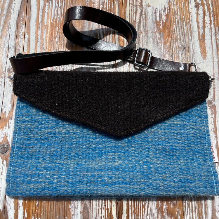 Diğer renkleri görmek için tıklayın. Zarf el dokuma yün çanta (Hand-woven Wool Handbag)