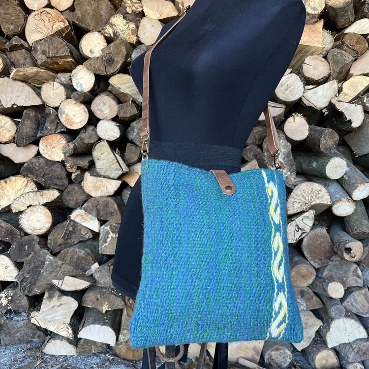 Hakiki deri saplı heybe (Shoulder bag with genuine leather strap)