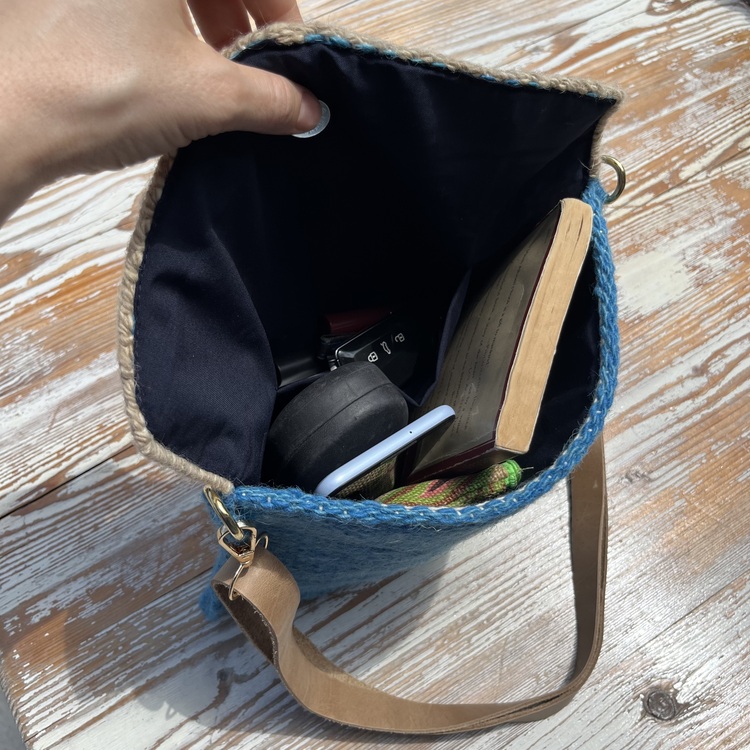 Diğer renkleri görmek için tıklayın. Zarf el dokuma yün çanta (Hand-woven Wool Handbag)
